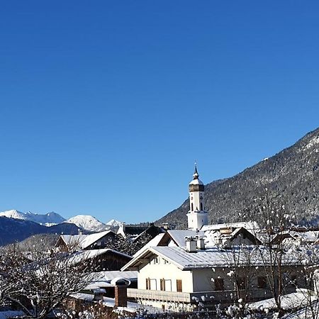 Bunter Hirsch Ferienwohnung im Garmischer Zentrum Exterior foto