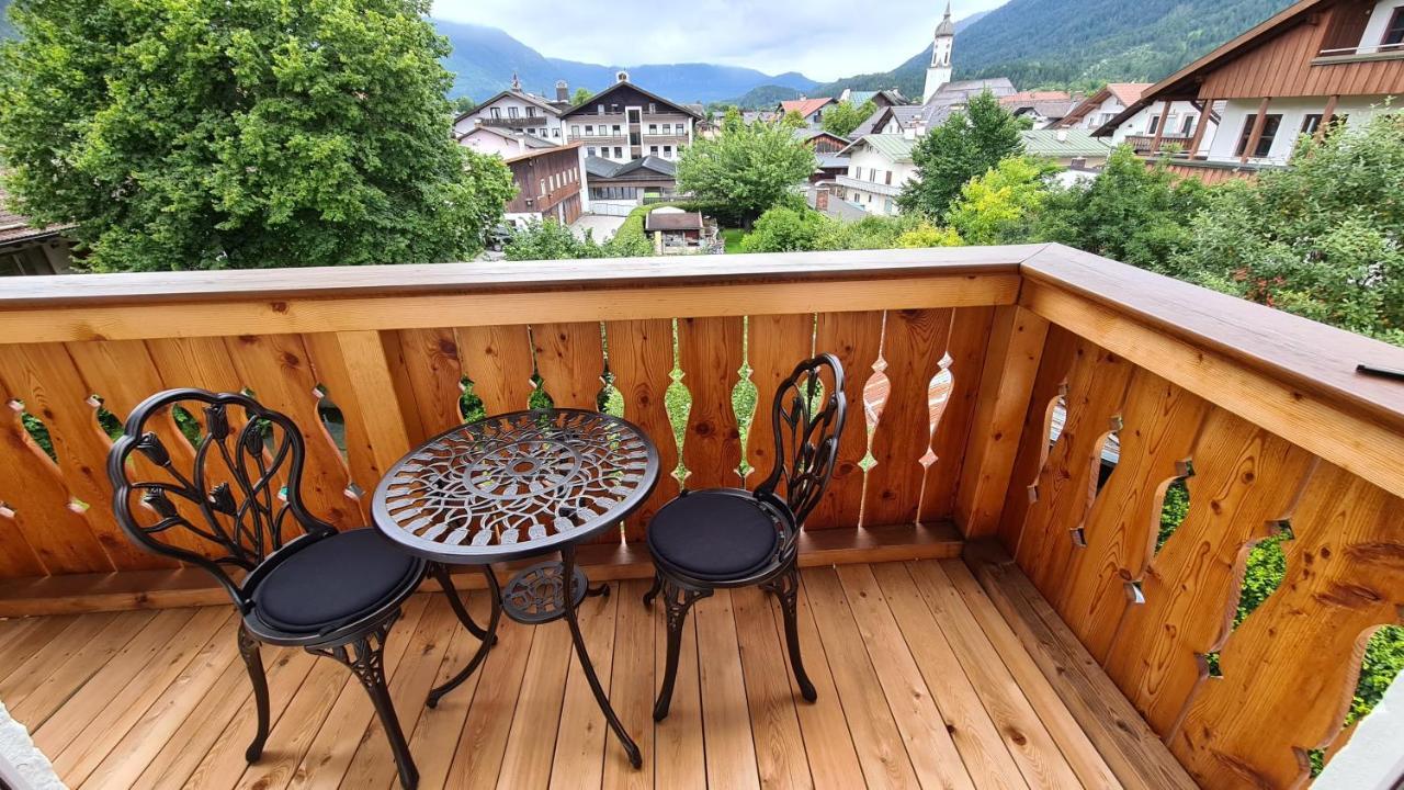 Bunter Hirsch Ferienwohnung im Garmischer Zentrum Exterior foto