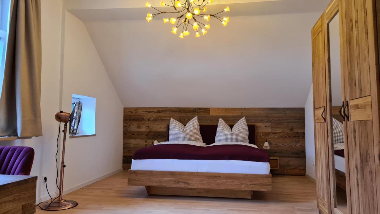 Bunter Hirsch Ferienwohnung im Garmischer Zentrum Exterior foto