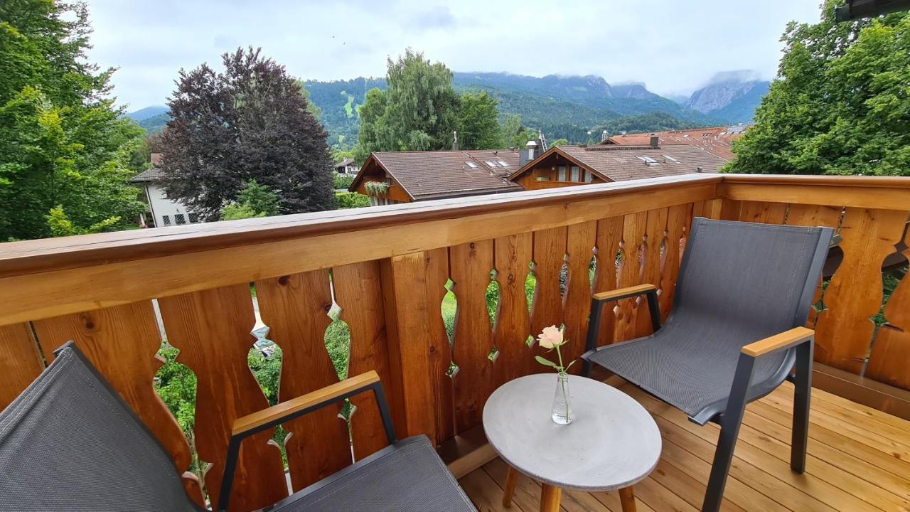 Bunter Hirsch Ferienwohnung im Garmischer Zentrum Exterior foto