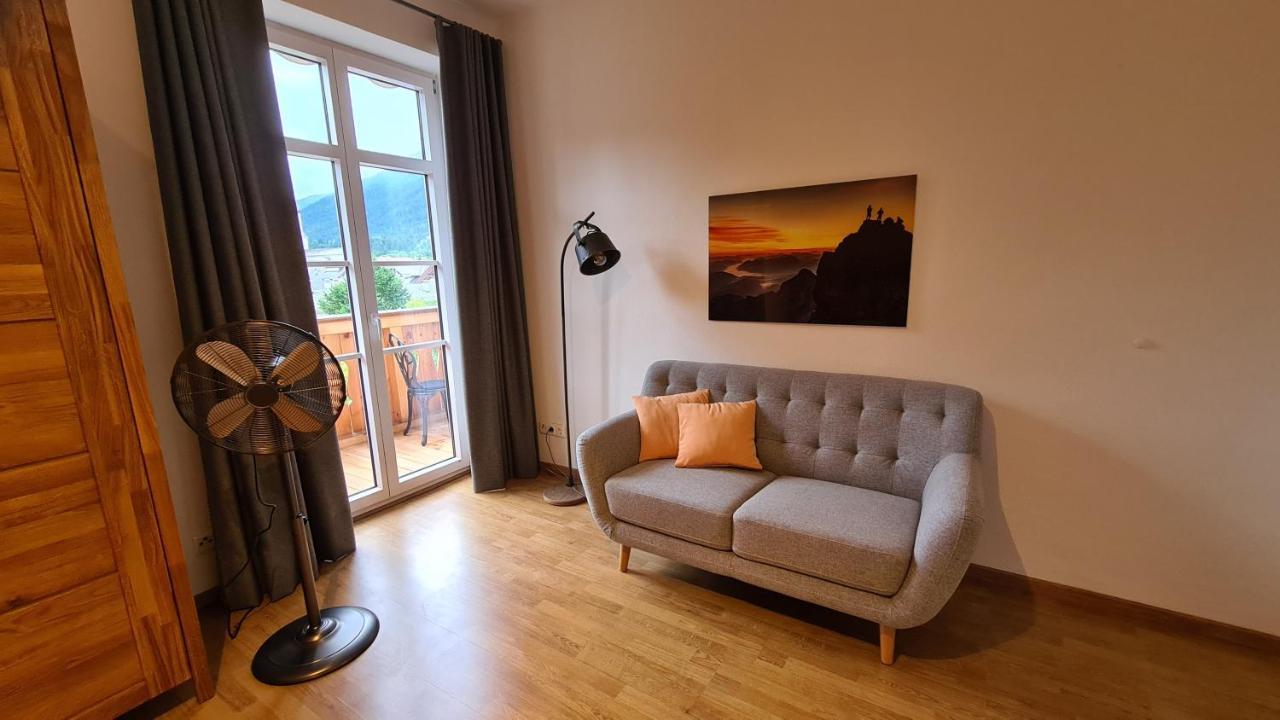 Bunter Hirsch Ferienwohnung im Garmischer Zentrum Exterior foto