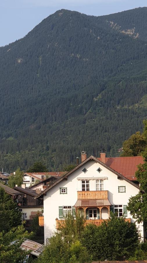 Bunter Hirsch Ferienwohnung im Garmischer Zentrum Exterior foto