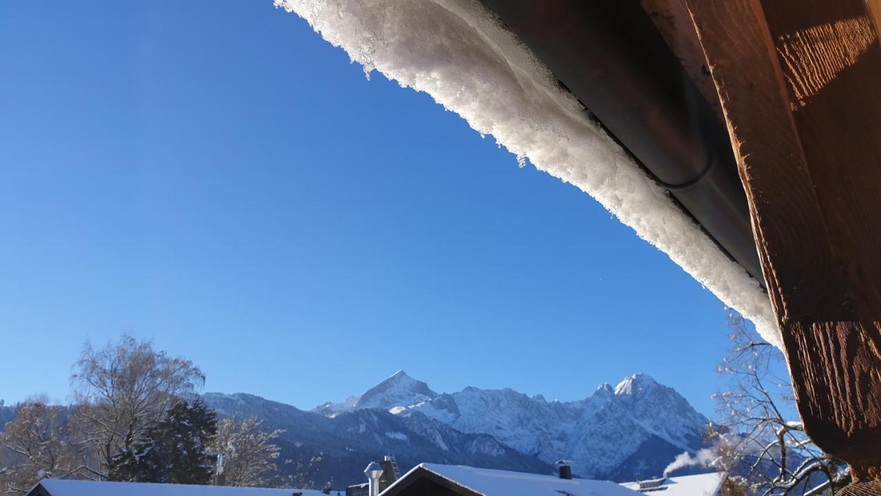 Bunter Hirsch Ferienwohnung im Garmischer Zentrum Exterior foto