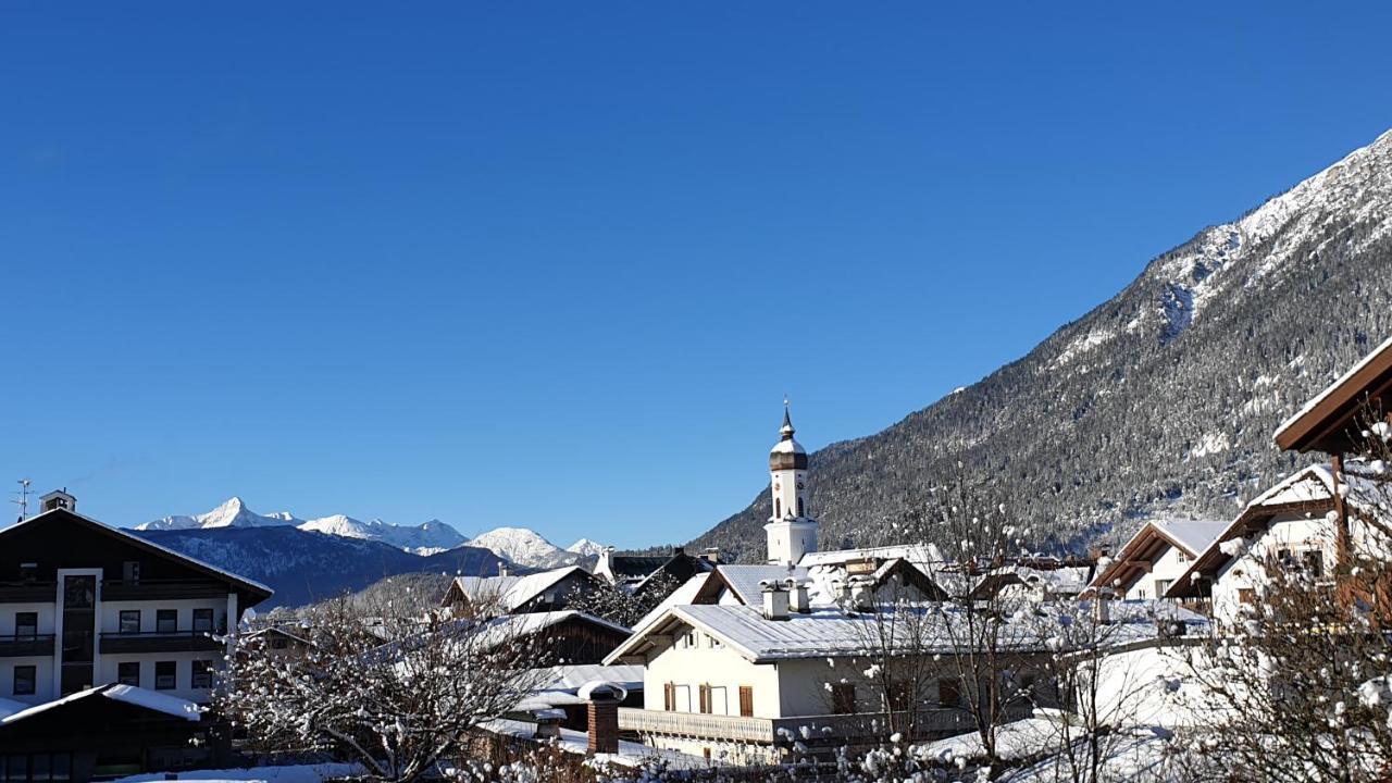 Bunter Hirsch Ferienwohnung im Garmischer Zentrum Exterior foto